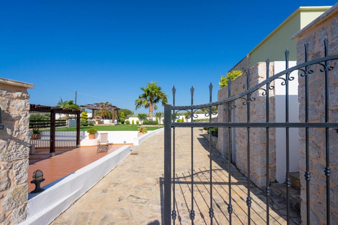 Georgia'S Apartments Kouremenos Beach Anevato エクステリア 写真